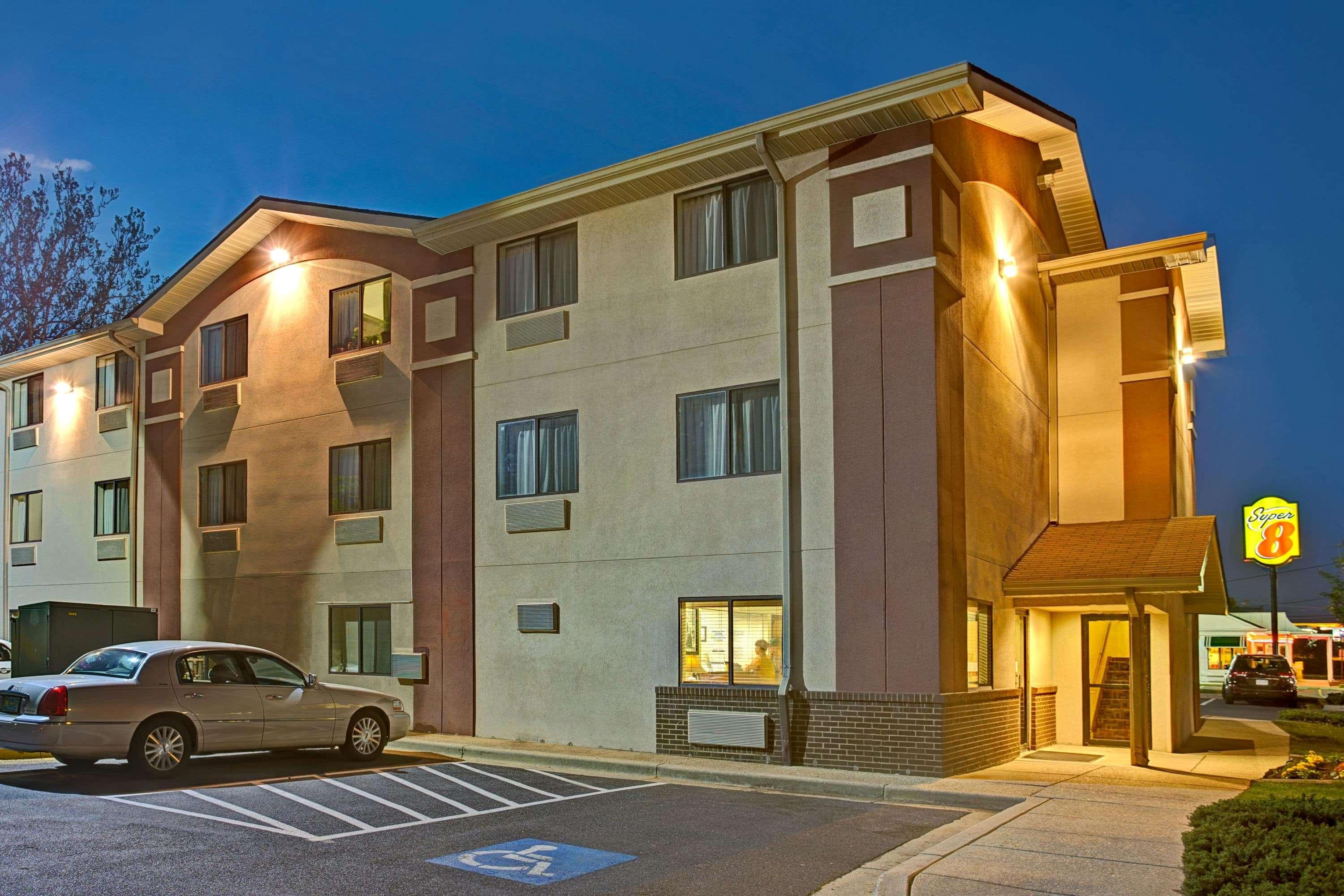 ซูเปอร์ 8 บาย วินด์แฮม คอลเลจพาร์ค วอช ดีซี แอเรีย Hotel ภายนอก รูปภาพ