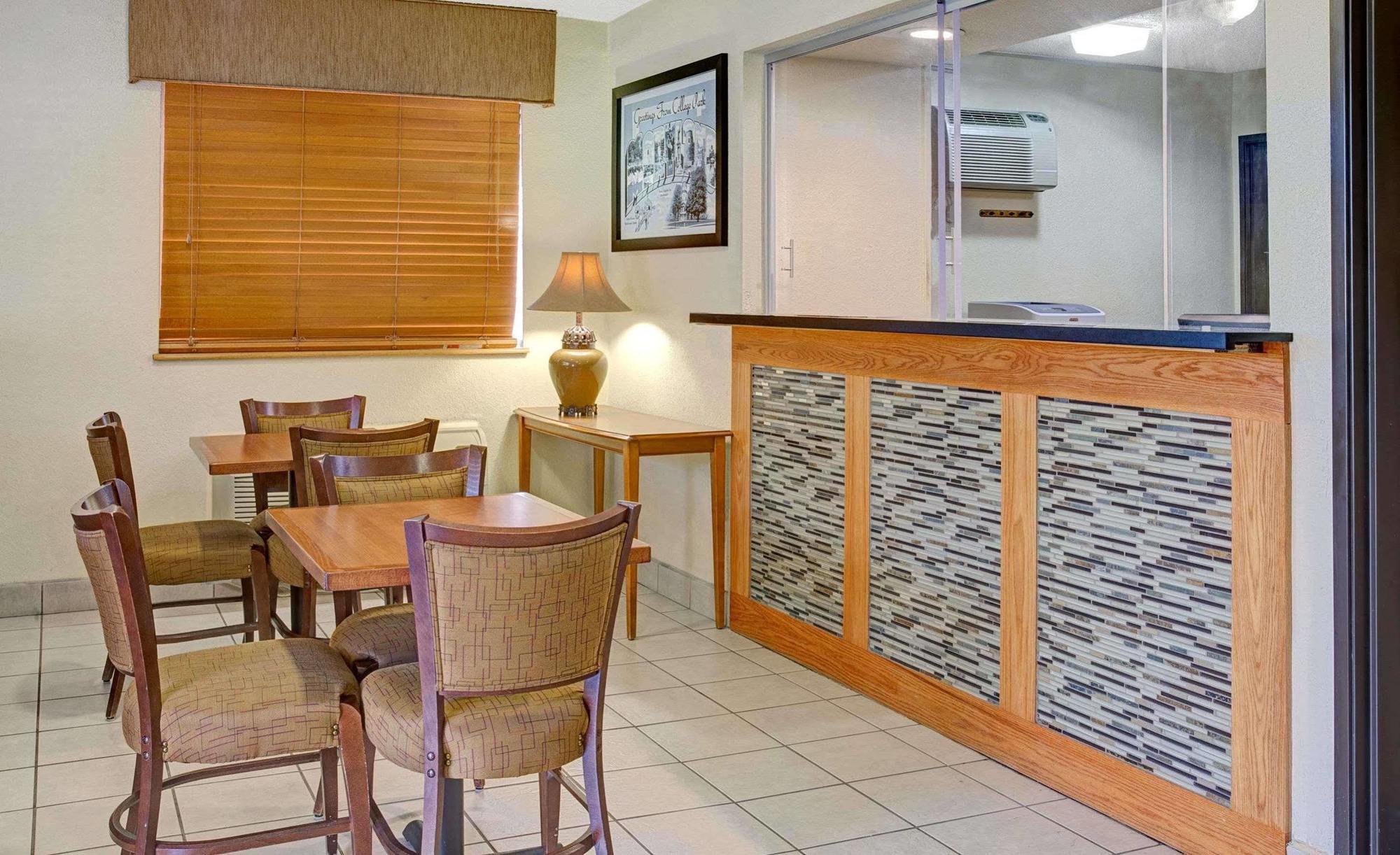 ซูเปอร์ 8 บาย วินด์แฮม คอลเลจพาร์ค วอช ดีซี แอเรีย Hotel ภายนอก รูปภาพ