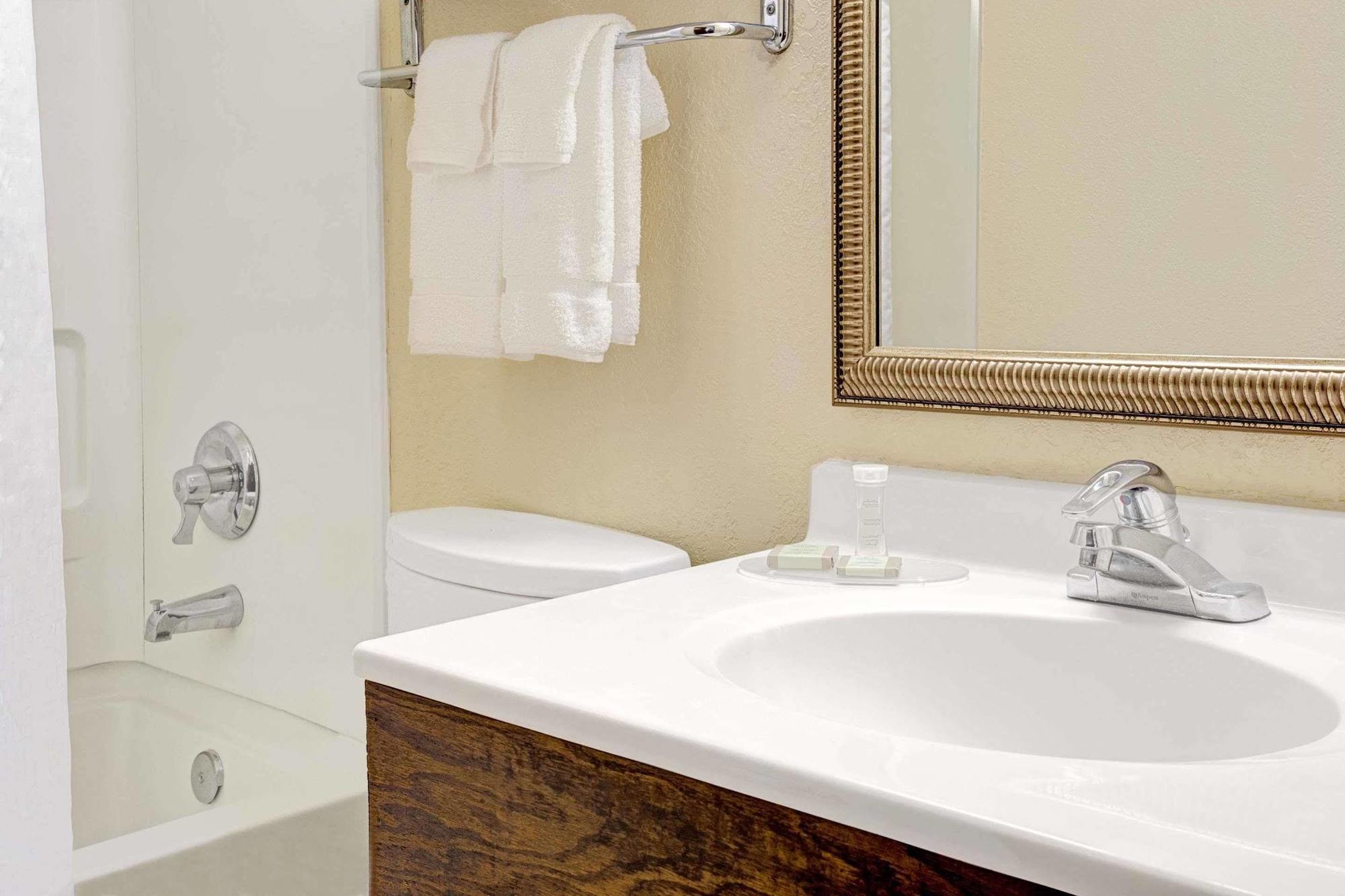 ซูเปอร์ 8 บาย วินด์แฮม คอลเลจพาร์ค วอช ดีซี แอเรีย Hotel ภายนอก รูปภาพ